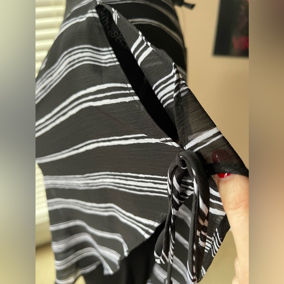 BCX Top with Black White Stripe Overlay NWT - Picture 3 of 10